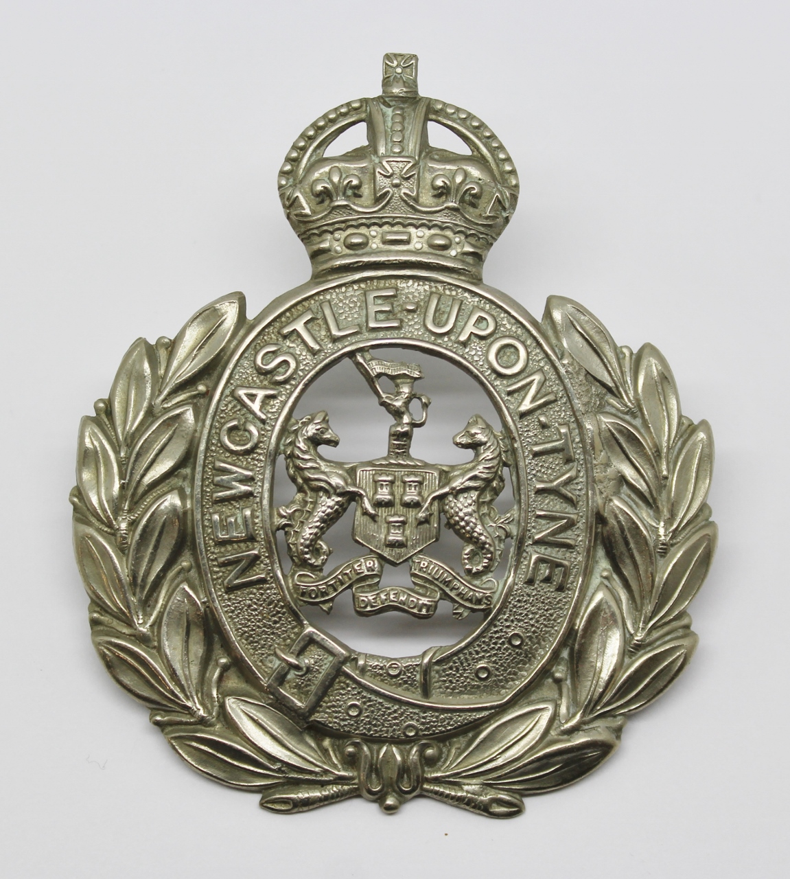 Newcastle-upon-Tyne City Police Wreath Helmet Plate - King's Crown