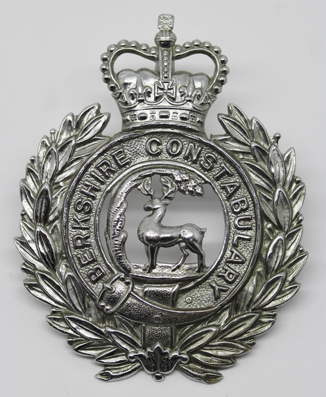 Berkshire Constabulary Wreath Helmet Plate - Queen's Crown