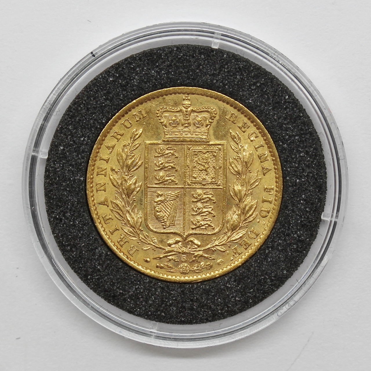 1872 S Victoria 22ct Gold Shield Back Full Sovereign Coin (Sydney Mint)