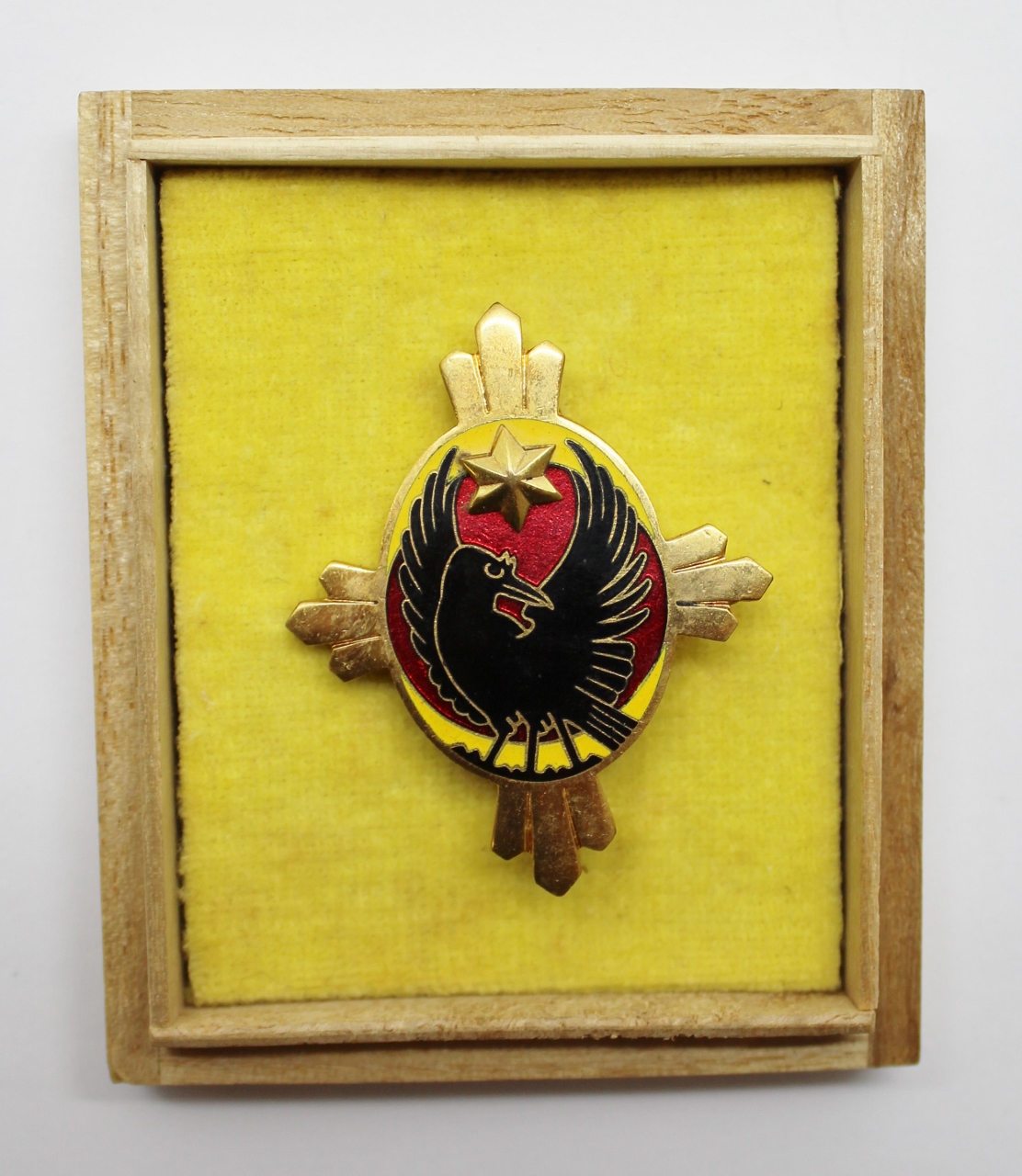 WW2 Imperial Japanese Soldier's Relief Association 3 Legged Crow Badge in Box